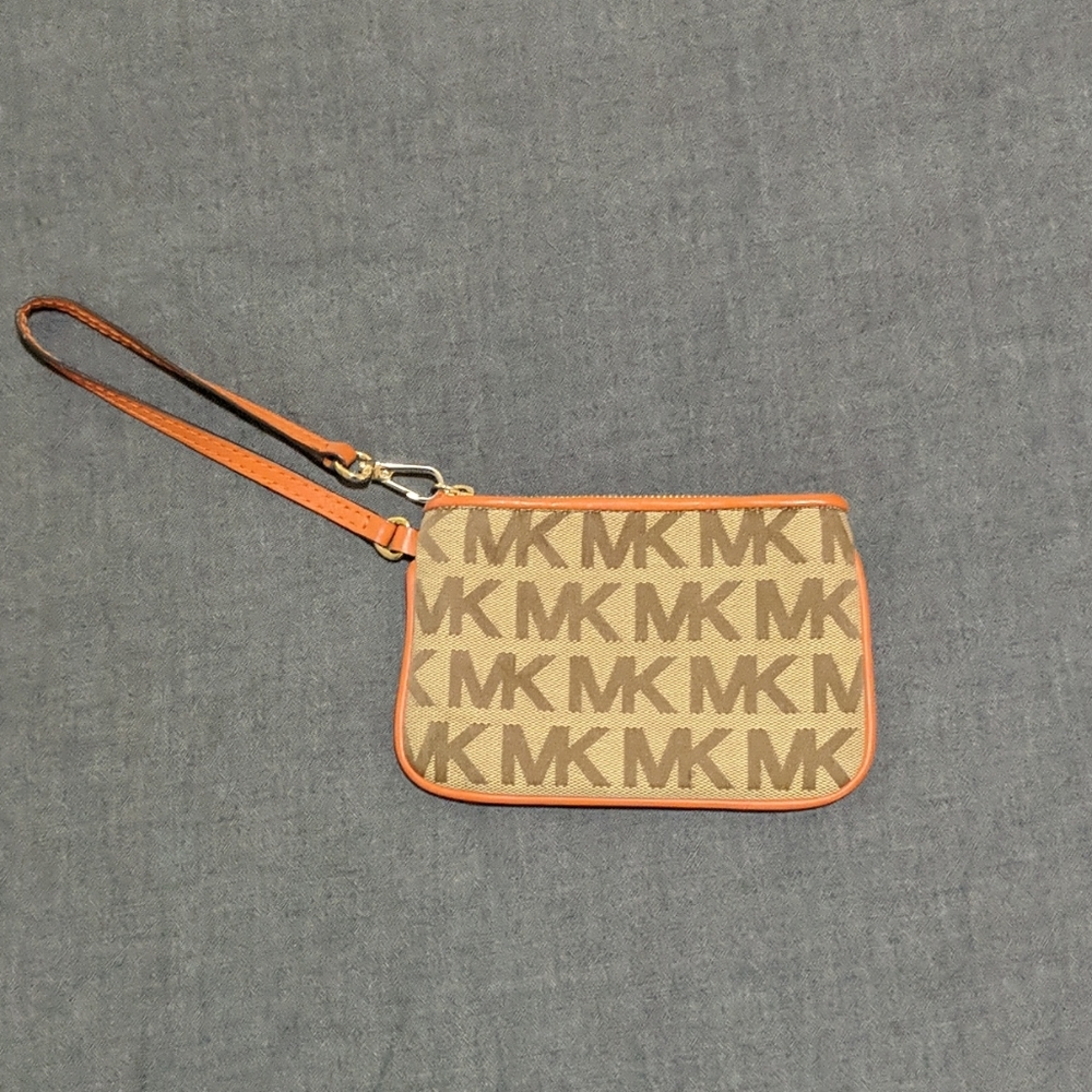 Wristlet